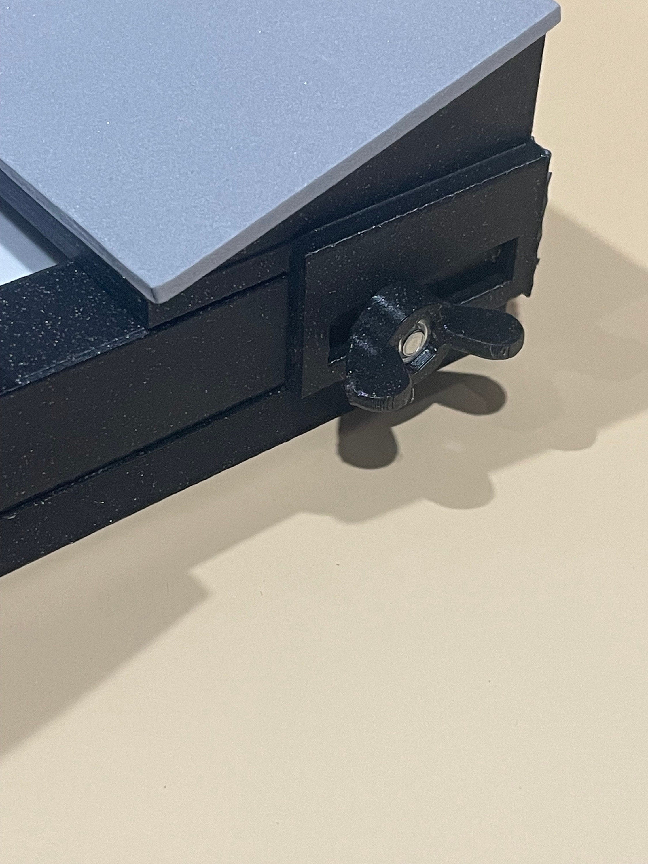 3D Printed Adjustable V Shaped Spreading Board